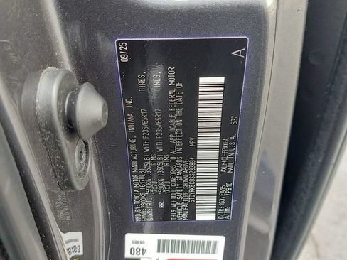 Used 2025 Toyota Sienna XLE FWD image 31