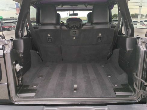 Used 2018 Jeep Wrangler Unlimited Sahara image 25