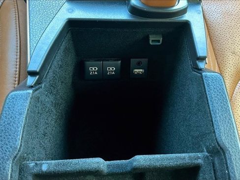 Used 2020 Toyota Avalon Limited image 15