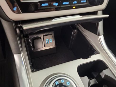 Used 2023 Ford Explorer XLT w/ Equipment Group 202A AWD/4WD image 17