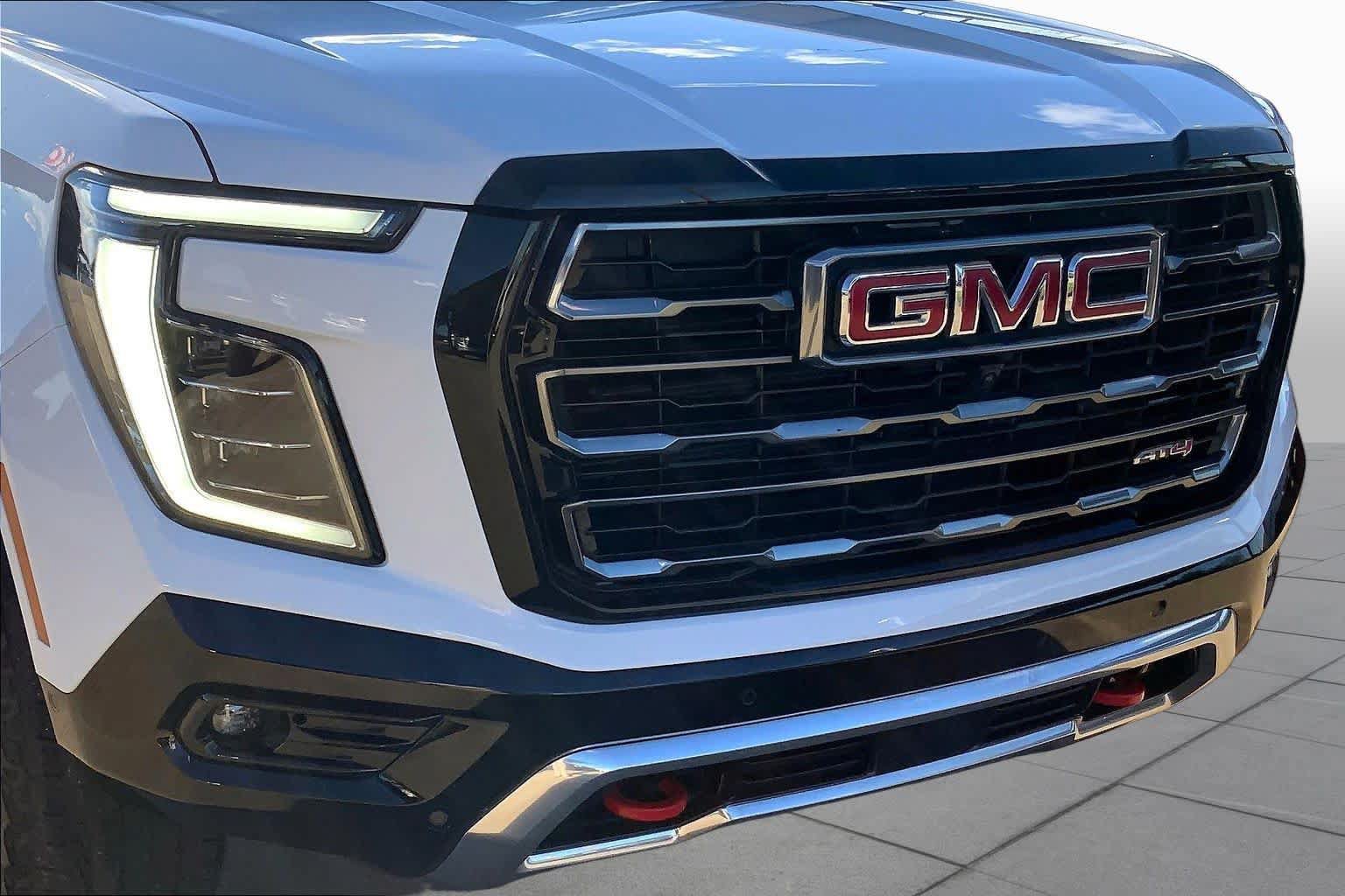 Used 2025 GMC Yukon AT4 w/ AT4 Premium Plus Package AWD/4WD image 29
