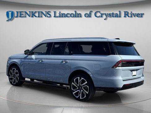 New 2026 Lincoln Navigator L Reserve AWD/4WD image 13