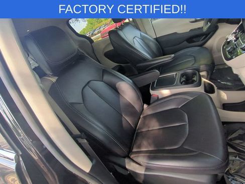 Certified 2023 Chrysler Pacifica Touring-L FWD image 33