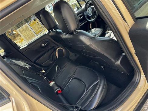 Used 2016 Jeep Renegade Latitude w/ Cold Weather Group image 22