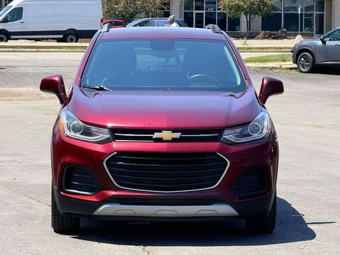 Used 2017 Chevrolet Trax LT w/ LT Convenience Package FWD image 2