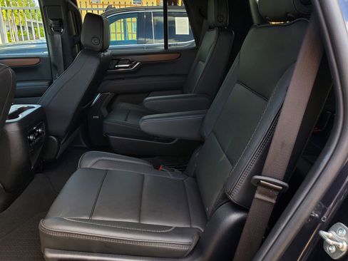 Used 2025 GMC Yukon Denali RWD image 13