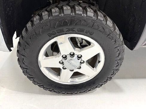 Used 2015 GMC Sierra 2500 SLT w/ Suspension Package, Off-Road image 8