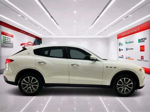 Used 2018 Maserati Levante AWD/4WD image 9