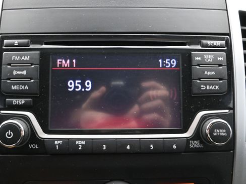 Used 2016 Nissan Frontier SV w/ SV Value Truck Package image 15