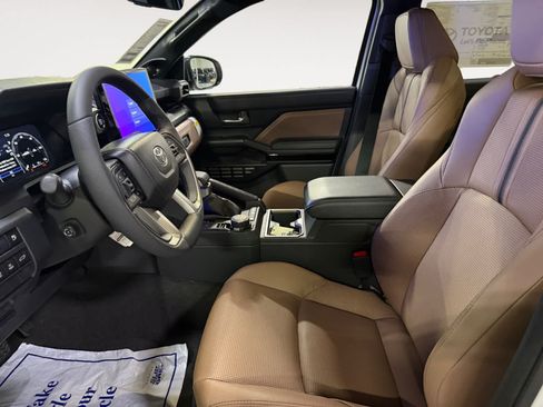 New 2026 Toyota 4Runner Limited AWD/4WD image 11