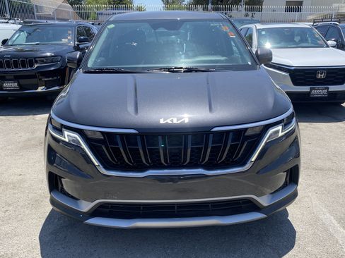 Used 2024 Kia Carnival LX FWD image 3