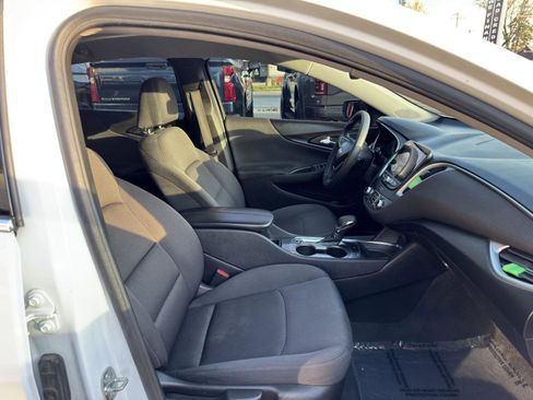Used 2022 Chevrolet Malibu LT FWD image 39