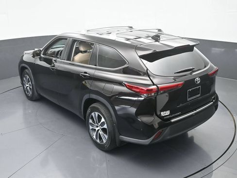 Used 2022 Toyota Highlander XLE FWD image 49