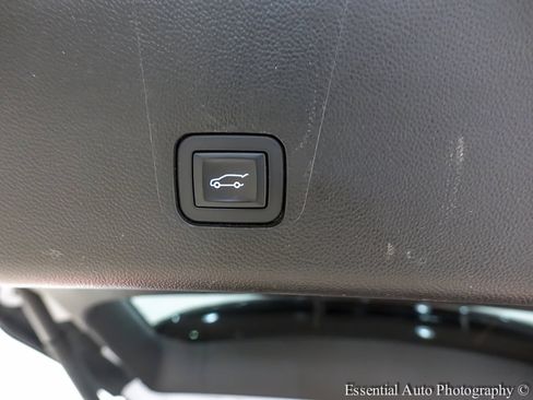 Used 2018 Chevrolet Traverse LT image 29