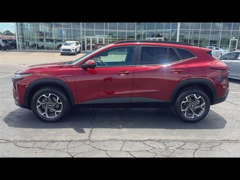 Used 2024 Chevrolet Trax LT w/ Driver Confidence Package FWD image 5