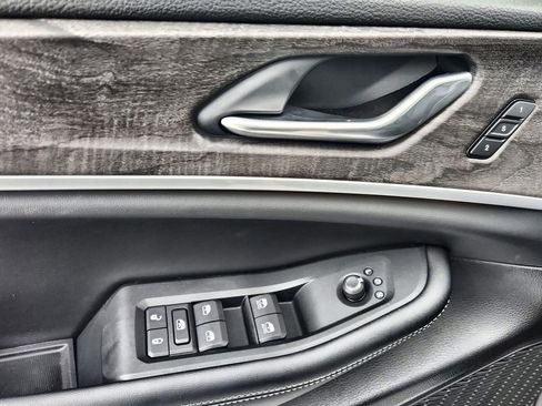 New 2025 Jeep Grand Cherokee Limited w/ Black Appearance Package image 21