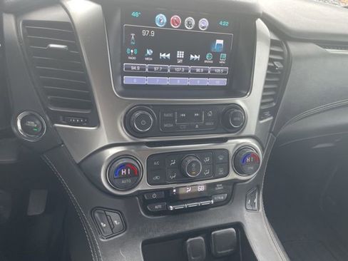 Used 2019 Chevrolet Suburban LT w/ Luxury Package image 9