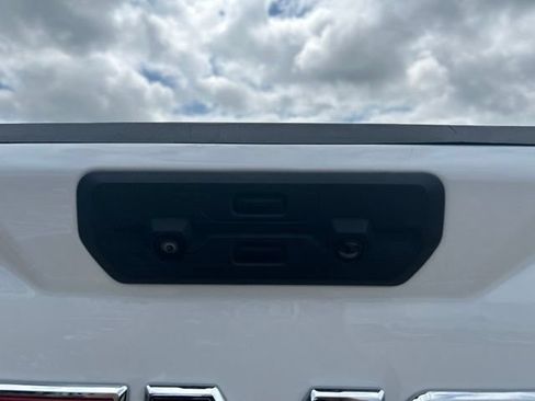 Used 2023 GMC Sierra 1500 SLE AWD/4WD image 10