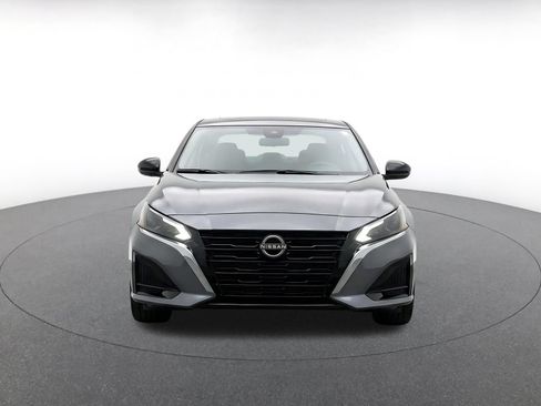 Used 2025 Nissan Altima 2.5 SV FWD image 2