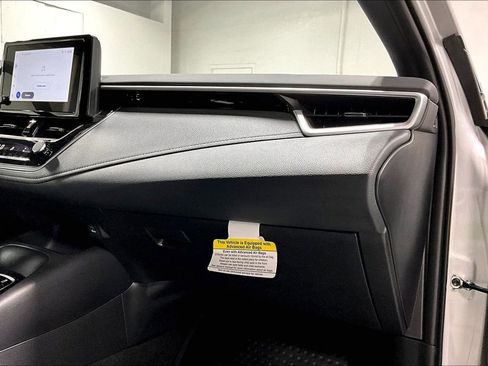 Used 2025 Toyota Corolla SE image 19