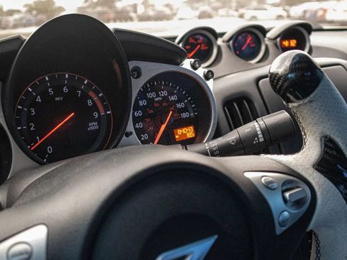 Used 2016 Nissan 370Z Coupe RWD image 32