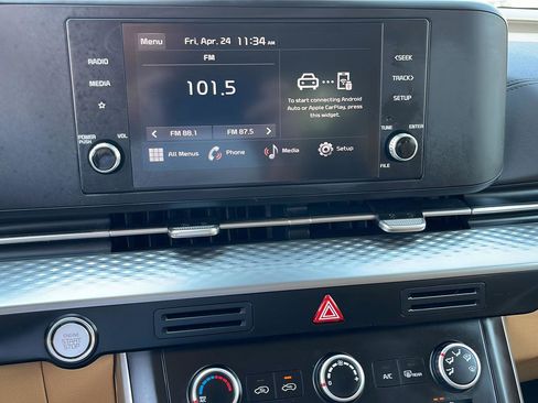 Used 2024 Kia Carnival LX FWD image 9