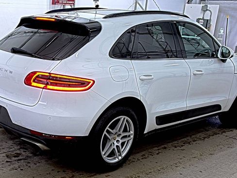 Used 2018 Porsche Macan AWD/4WD image 4