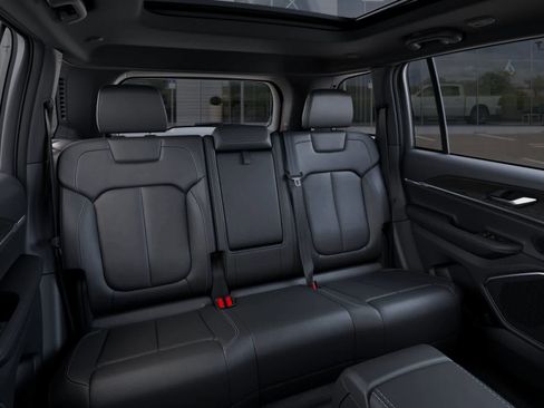 New 2026 Jeep Grand Cherokee Limited w/ Limited Altitude Package AWD/4WD image 15
