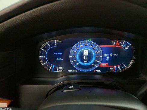 Used 2019 Cadillac Escalade Luxury RWD image 17