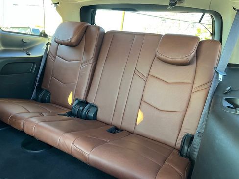 Used 2015 Cadillac Escalade Premium image 31