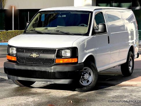 Used 2017 Chevrolet Express 2500 image 2