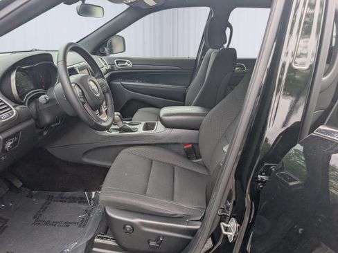 Used 2018 Jeep Grand Cherokee Laredo AWD/4WD image 14
