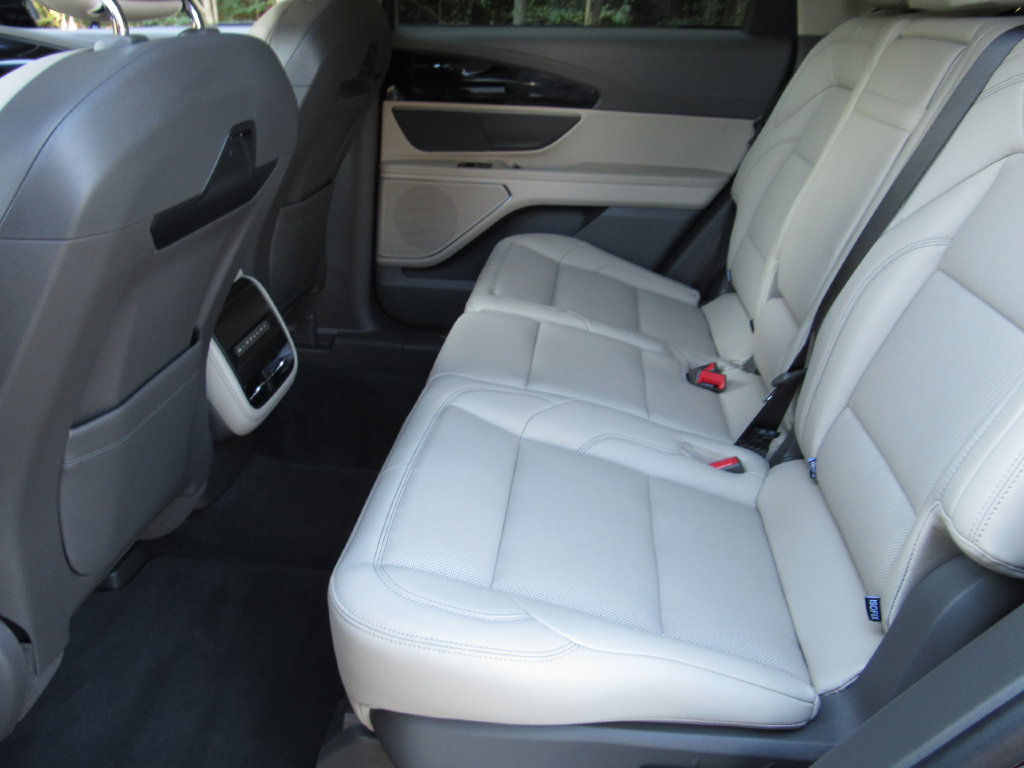 Used 2024 Lincoln Nautilus Premier AWD/4WD image 14