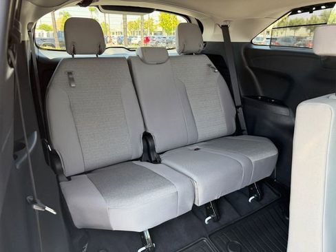 Used 2026 Toyota Sienna LE FWD image 18