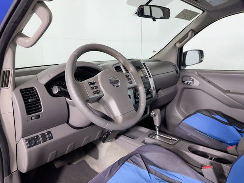 Used 2013 Nissan Frontier SV image 4