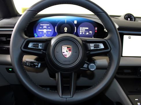 New 2026 Porsche Macan 4 Electric AWD/4WD image 18