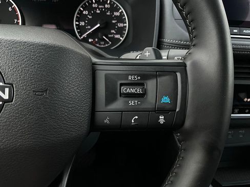 Used 2025 Nissan Rogue SV image 34