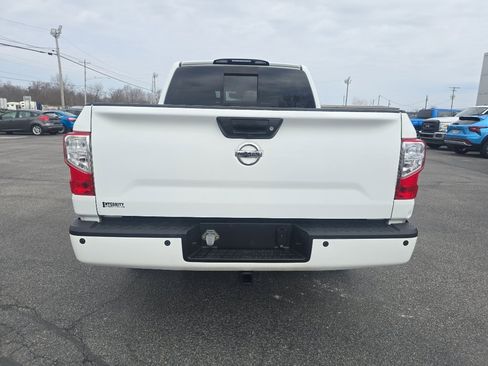 Used 2017 Nissan Titan SV image 7