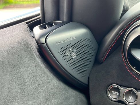 Used 2022 McLaren 720S Performance RWD image 24