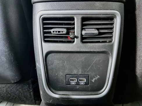 Used 2019 Chrysler 300 Touring w/ Sport Appearance Package RWD image 33