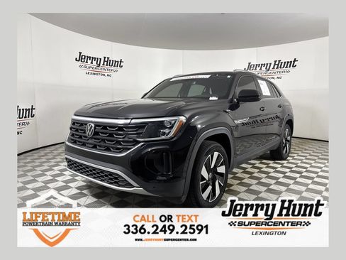 Used 2024 Volkswagen Atlas Cross Sport SE w/ Panoramic Sunroof Package FWD image 1