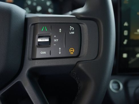 Used 2026 Land Rover Defender 110 X-Dynamic SE AWD/4WD image 18