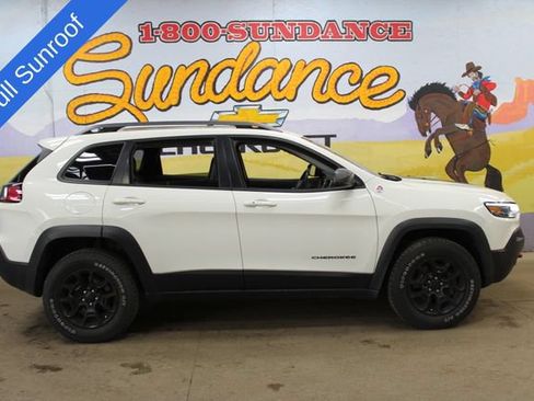 Used 2019 Jeep Cherokee Trailhawk AWD/4WD image 1