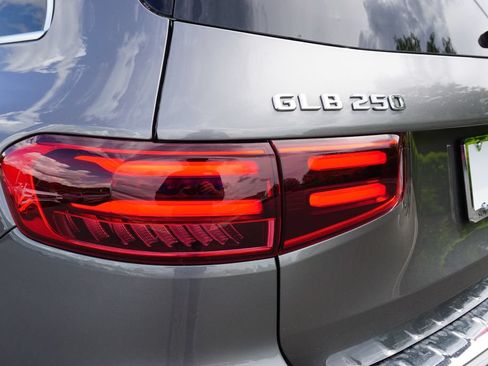 Used 2025 Mercedes-Benz GLB 250 image 11