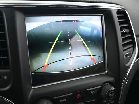 Used 2018 Jeep Grand Cherokee Limited image 25