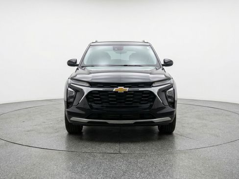 Used 2025 Chevrolet TrailBlazer LT image 2