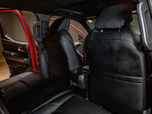 Used 2025 Toyota Tacoma TRD Off-Road image 27