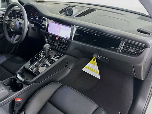 New 2026 Porsche Macan image 31