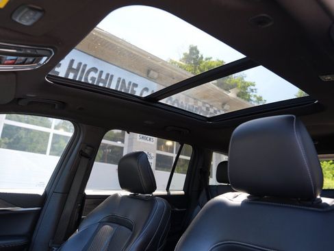 Used 2024 Jeep Grand Cherokee L Limited w/ Luxury Tech Group II AWD/4WD image 3