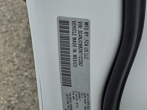 Used 2022 Jeep Compass Latitude w/ Sun and Sound Group image 27